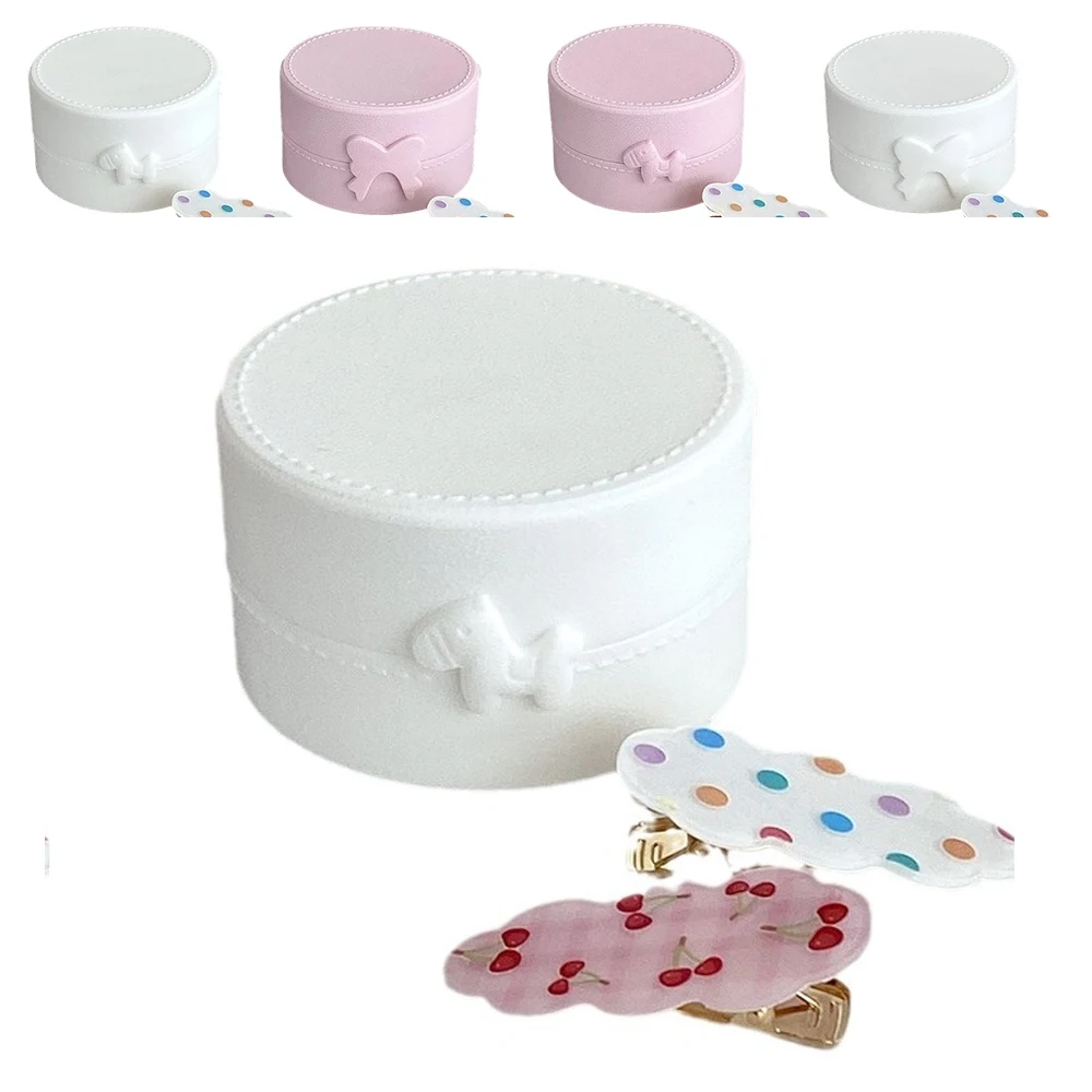 Hairpins Round Storage Boxes INS Pink White Bow Girls Jewelry Dustproof Box Travel Portable Sundries Organizer 8x8x4.8cm 수납박스
Hairpins Round Storage Boxes INS Pink White Bow Girls Jewelry Dustproof Box Travel Portable Sundries Organizer 8x8x4.8cm 수납박스