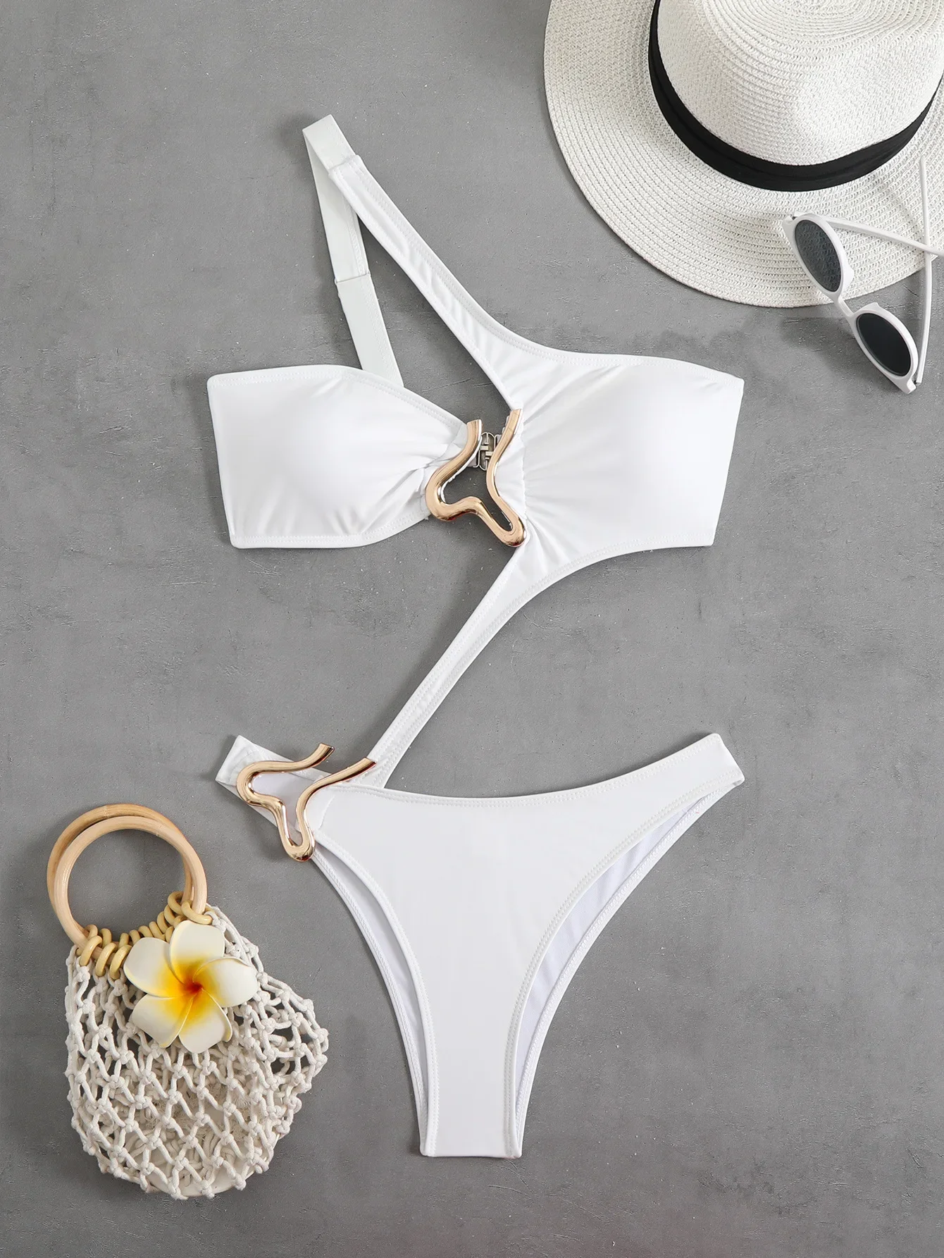 Sexy Hollow Out Backless Thong Bikini 2025 Women White Black One Shoulder Metal Designer One Piece Swimsuit Summer Bathing Suits
Sexy Hollow Out Backless Thong Bikini 2025 Women White Black One Shoulder Metal Designer One Piece Swimsuit Summer Bathing Suits
