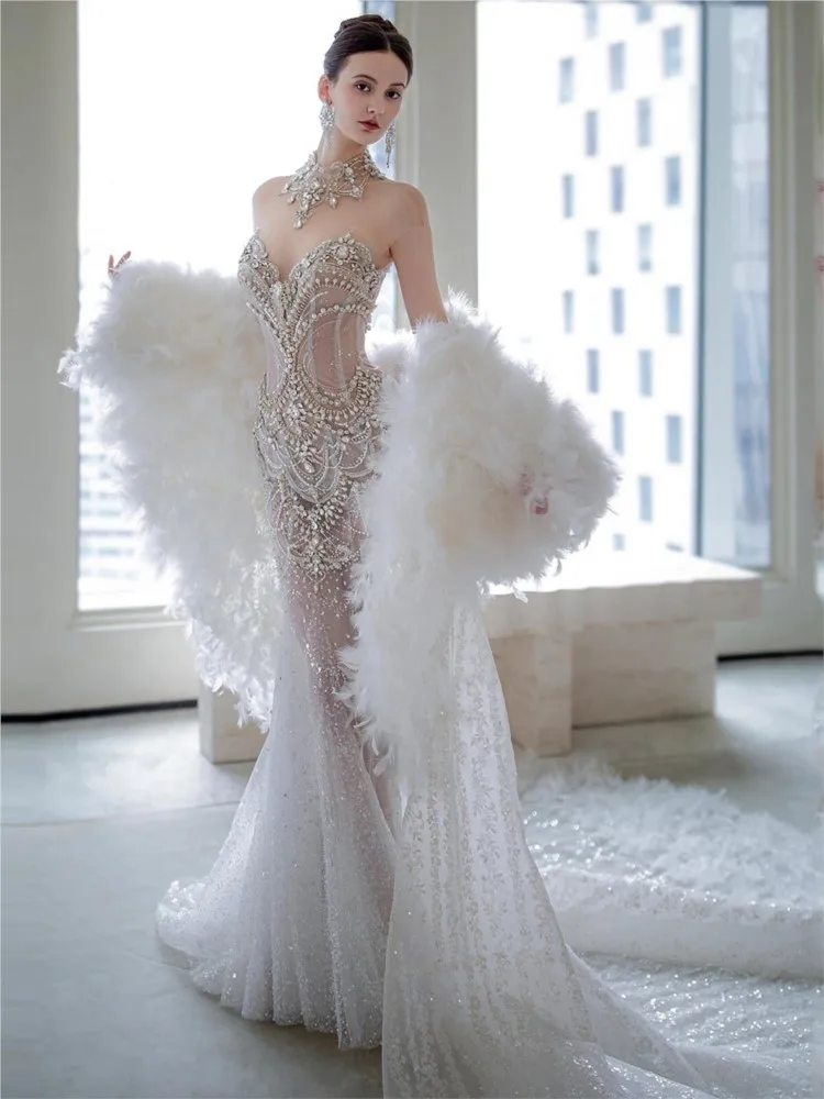 The new light fishtail dress with a tailline is luxurious
The new light fishtail dress with a tailline is luxurious