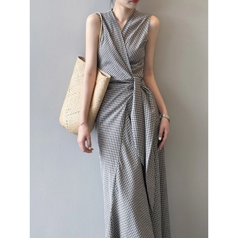 French Retro V-neck Lace Plaid Vest Skirt 2025 Summer Design Temperament Commuter Women's Dress
French Retro V-neck Lace Plaid Vest Skirt 2025 Summer Design Temperament Commuter Women's Dress