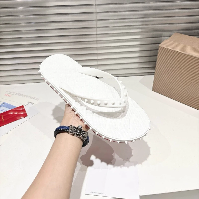 2026 New Luxury Men Casual Beach Shoes Fashion Rivets Non-slip Flat Flip Flops Outdoor Designer Sandals Comfortable Couple Shoes
2026 New Luxury Men Casual Beach Shoes Fashion Rivets Non-slip Flat Flip Flops Outdoor Designer Sandals Comfortable Couple Shoes