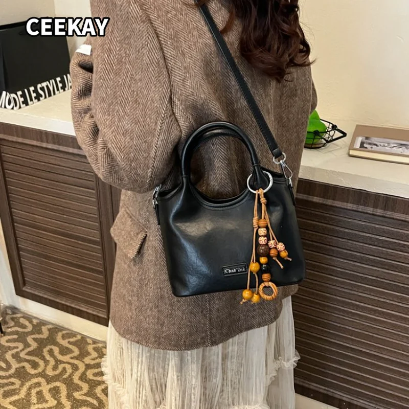 CEEKAY Women's Handbag Black Soft PU Leather Small Top Handle Bag Bead Pendant Leather Label Daily Commute Casual Minimalist
CEEKAY Women's Handbag Black Soft PU Leather Small Top Handle Bag Bead Pendant Leather Label Daily Commute Casual Minimalist