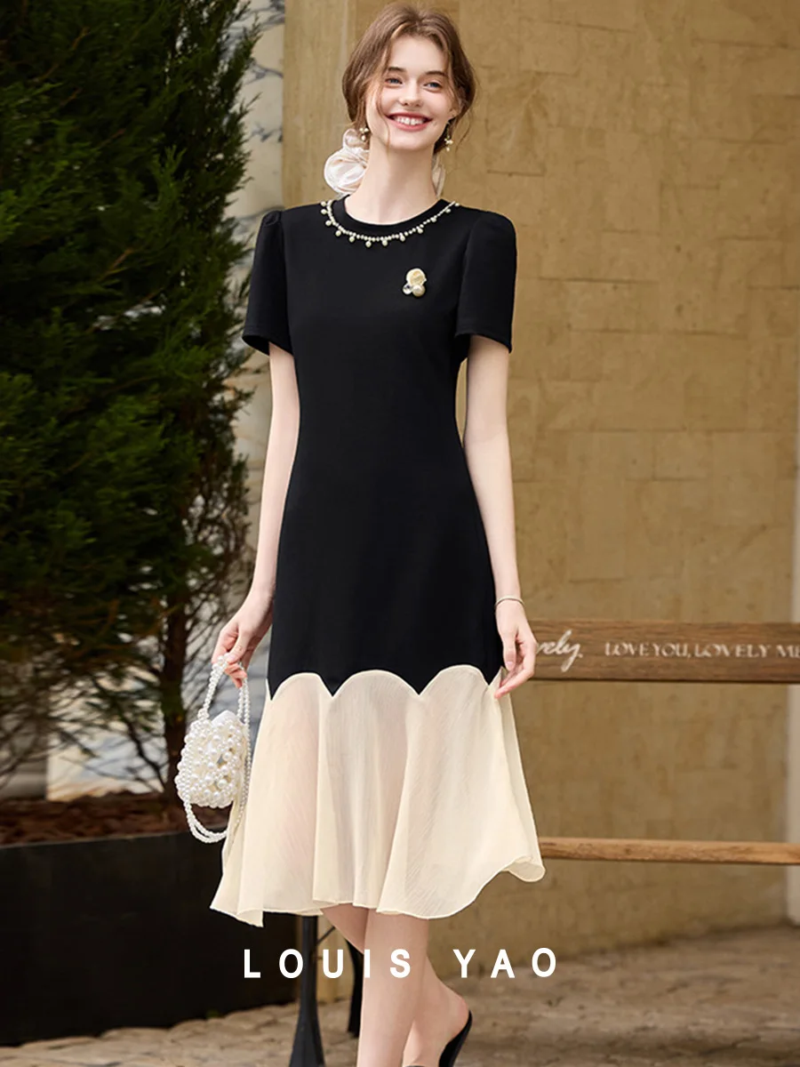 LOUIS YAO Retro Nail Bead Black Dress 2025 Summer Needle Shuttle Knitted Curved Bottom Women's Dress with Detachable Brooch
LOUIS YAO Retro Nail Bead Black Dress 2025 Summer Needle Shuttle Knitted Curved Bottom Women's Dress with Detachable Brooch