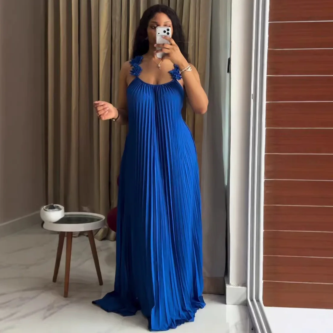 Women's 2026 Summer New Style Sweet And Elegant Cross-back Pleated Long Strap Dress
Women's 2026 Summer New Style Sweet And Elegant Cross-back Pleated Long Strap Dress