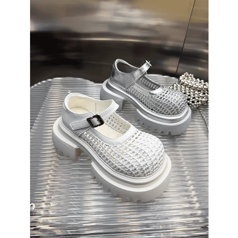 Thick Bottom Round Head Buckle Shallow Mouth Waterproof Table Fashion All-match Comfortable Non-slip Breathable Women's Shoes
Thick Bottom Round Head Buckle Shallow Mouth Waterproof Table Fashion All-match Comfortable Non-slip Breathable Women's Shoes