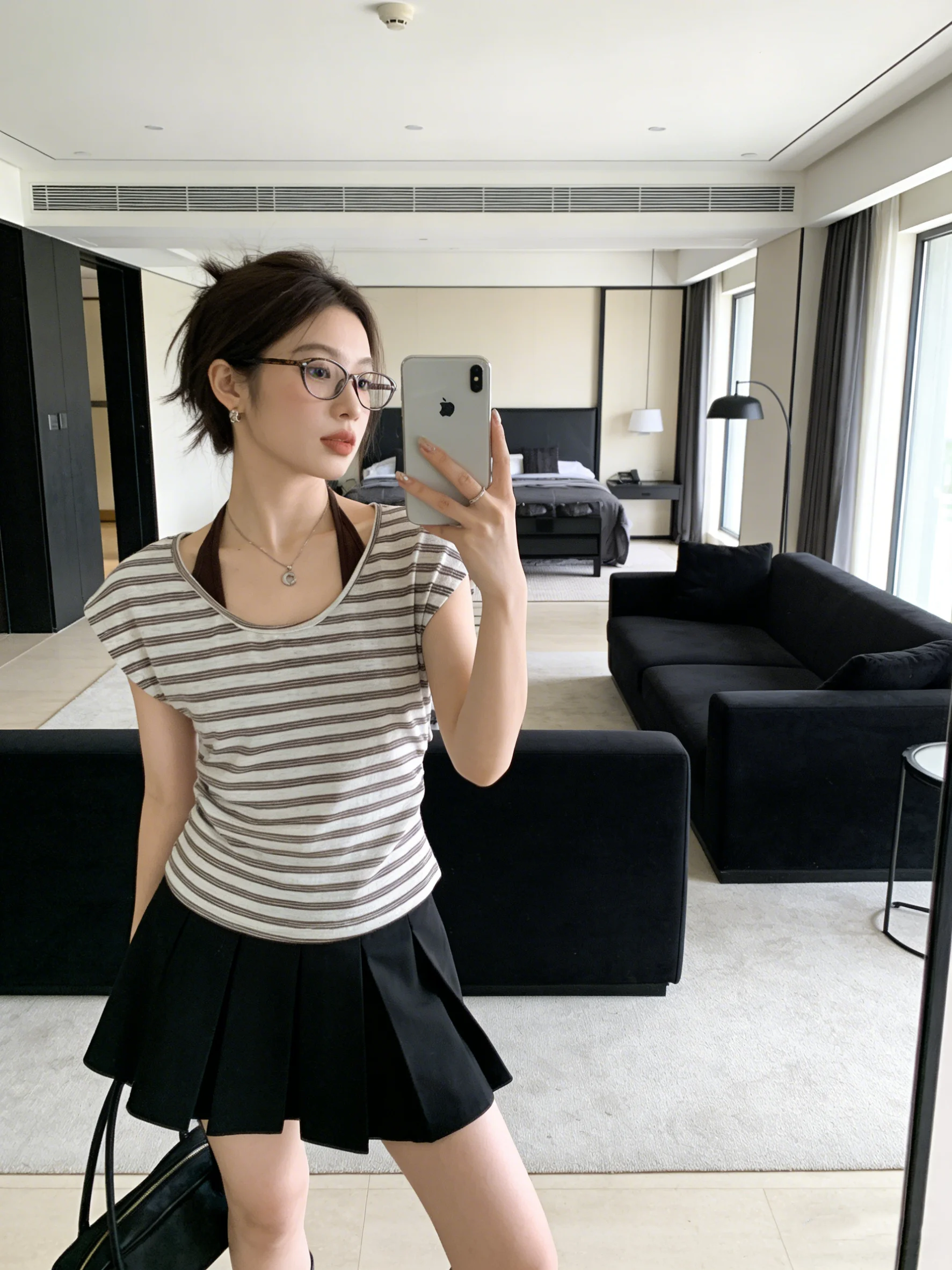 Casual Neck Hanging Stripe Short Sleeve T-Shirt Women Summer Skin-friendly Slim Fit Short Length Standard Edition Top
Casual Neck Hanging Stripe Short Sleeve T-Shirt Women Summer Skin-friendly Slim Fit Short Length Standard Edition Top