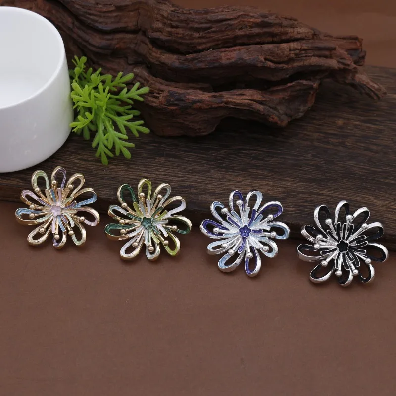 Retro Boho Enamel Daisy Brooch Hollow Floral French Magnetic Pin Unique Luxurious Brooch For Women Daily Party Decor
Retro Boho Enamel Daisy Brooch Hollow Floral French Magnetic Pin Unique Luxurious Brooch For Women Daily Party Decor