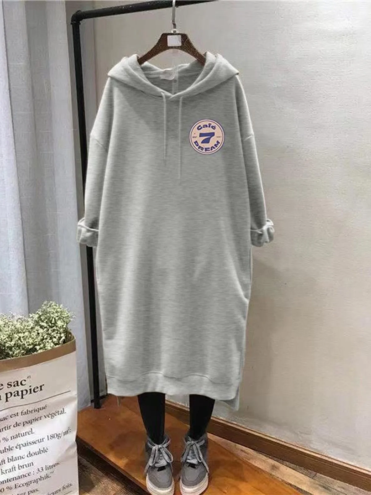 Тонкая толстовка с капюшоном на подкладке больших размеров, женская свободная европейская толстовка на осень-зиму, длинная до колена, повседневная, с мультяшным принтом
Тонкая толстовка с капюшоном на подкладке больших размеров, женская свободная европейская толстовка на осень-зиму, длинная до колена, повседневная, с мультяшным принтом