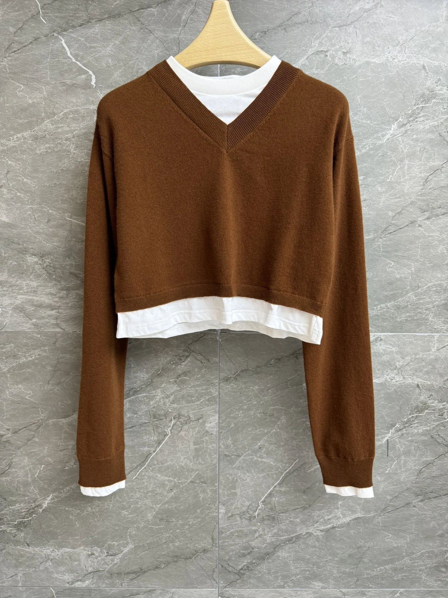 Cashmere sweater - faux layered design, sleek silhouette, cloud-soft, pairs with anything. 2025 summer women's new hot
Cashmere sweater - faux layered design, sleek silhouette, cloud-soft, pairs with anything. 2025 summer women's new hot