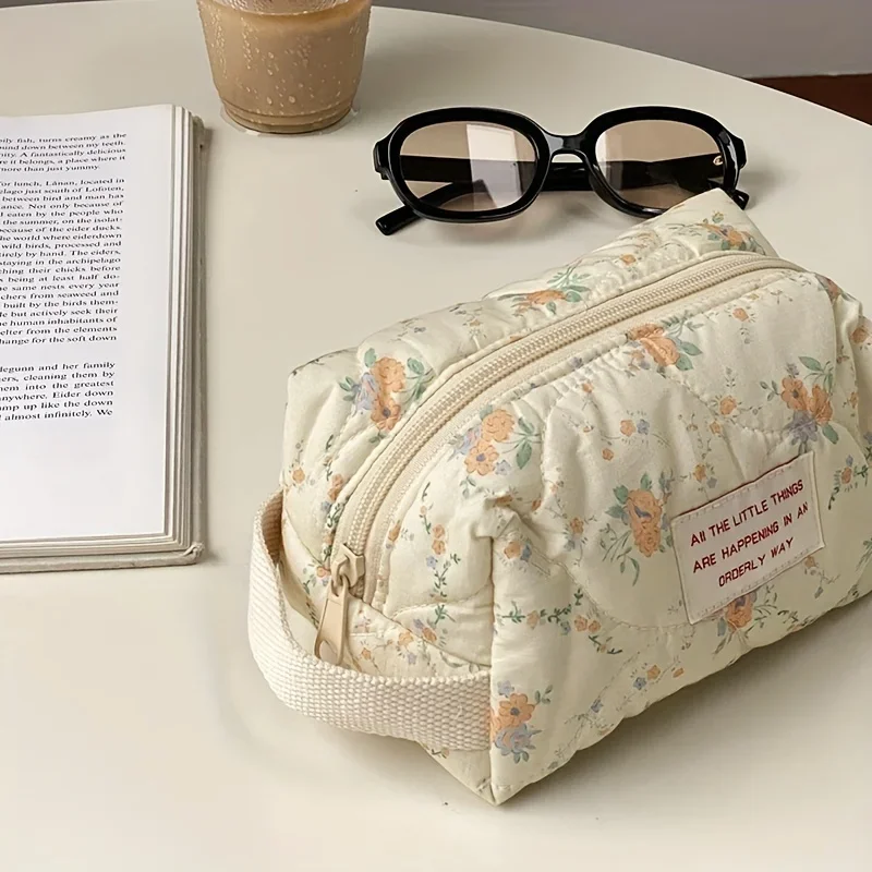 Floral Quilted Cosmetic Bag Portable Puffer Pouch Aesthetic Makeup Organizer Bag for Women Косметичка Женская 메이크업 파우치 
Floral Quilted Cosmetic Bag Portable Puffer Pouch Aesthetic Makeup Organizer Bag for Women Косметичка Женская 메이크업 파우치