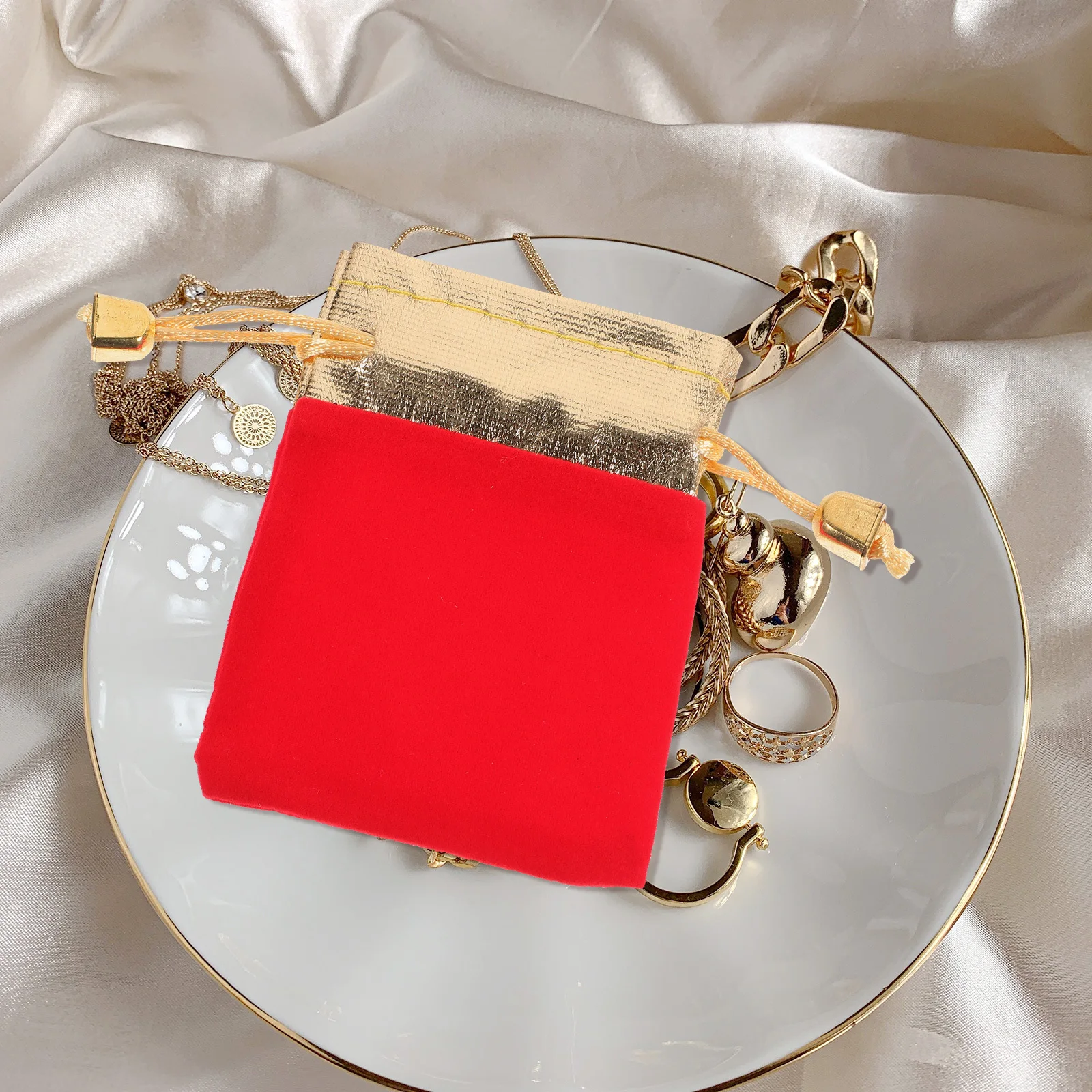 20Pcs Red Drawstring Jewelry Storage Bags with Gold Rim Reusable Pouches for Wedding Party Gift Organizer Jewelry Bags
20Pcs Red Drawstring Jewelry Storage Bags with Gold Rim Reusable Pouches for Wedding Party Gift Organizer Jewelry Bags