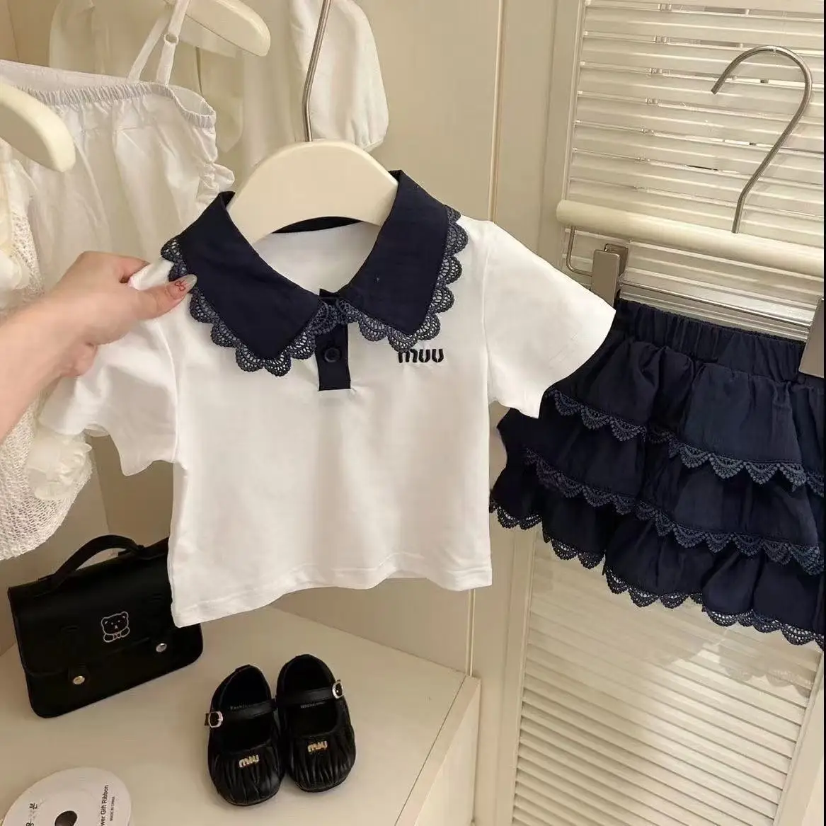 Baby Girls Lace Lapel T-Shirt + Tiered Skirt 2Pcs/Set Clothes New Summer Kids Fashion Short-Sleeved Suit Children Casual Outfits
Baby Girls Lace Lapel T-Shirt + Tiered Skirt 2Pcs/Set Clothes New Summer Kids Fashion Short-Sleeved Suit Children Casual Outfits
