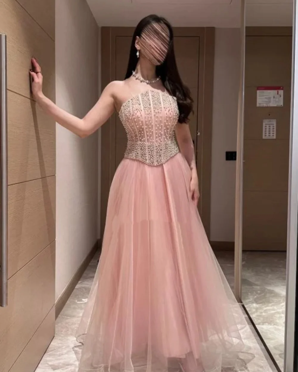 Customized Nectarean Chic Tulle Rhinestone Beading A-line Cocktail Dresses Sexy Strapless Long Dresses Evening Dresses Matching
Customized Nectarean Chic Tulle Rhinestone Beading A-line Cocktail Dresses Sexy Strapless Long Dresses Evening Dresses Matching