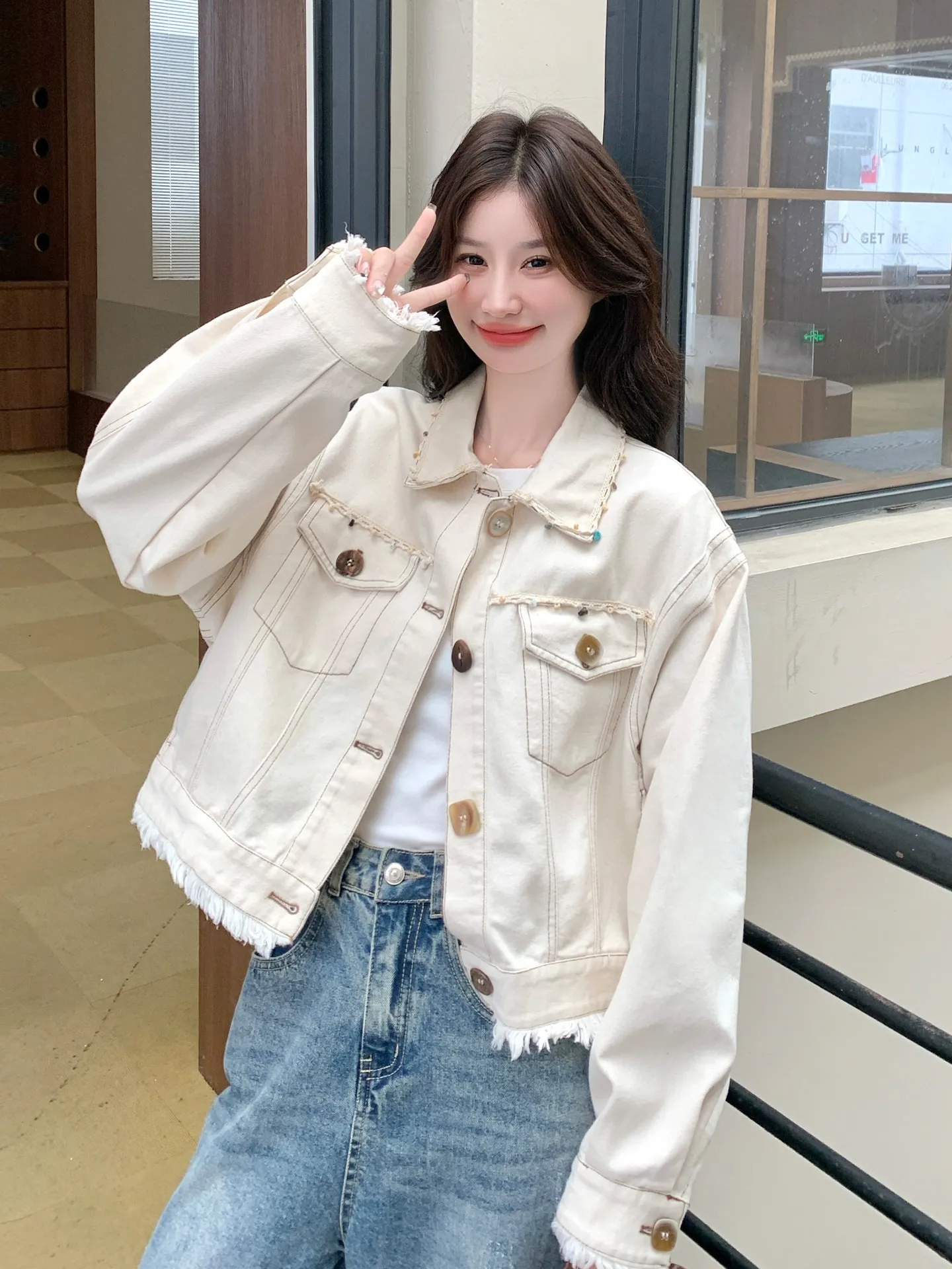 Moccasin Short Denim Jacket Women's Spring 2026 New Fashion Small Size Versatile Jacket Top Beige Frayed Hem Casual Loose Fit
Moccasin Short Denim Jacket Women's Spring 2026 New Fashion Small Size Versatile Jacket Top Beige Frayed Hem Casual Loose Fit