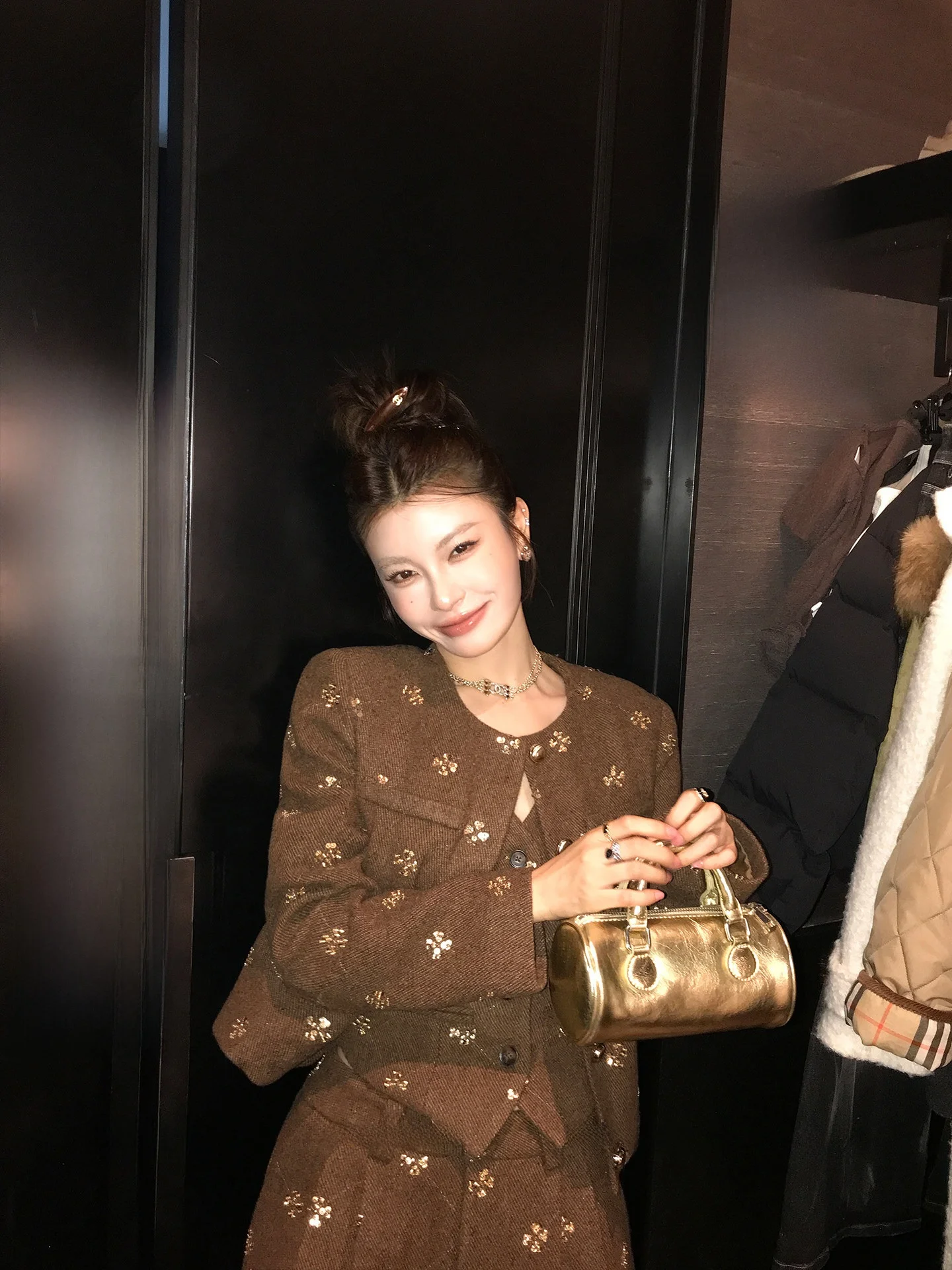 Комплект LIONE: Золотистый блестящий хлопковый жакет и юбка с пайетками для женщин, осенне-зимний, высококачественный, винтажный, модный ансамбль
Комплект LIONE: Золотистый блестящий хлопковый жакет и юбка с пайетками для женщин, осенне-зимний, высококачественный, винтажный, модный ансамбль