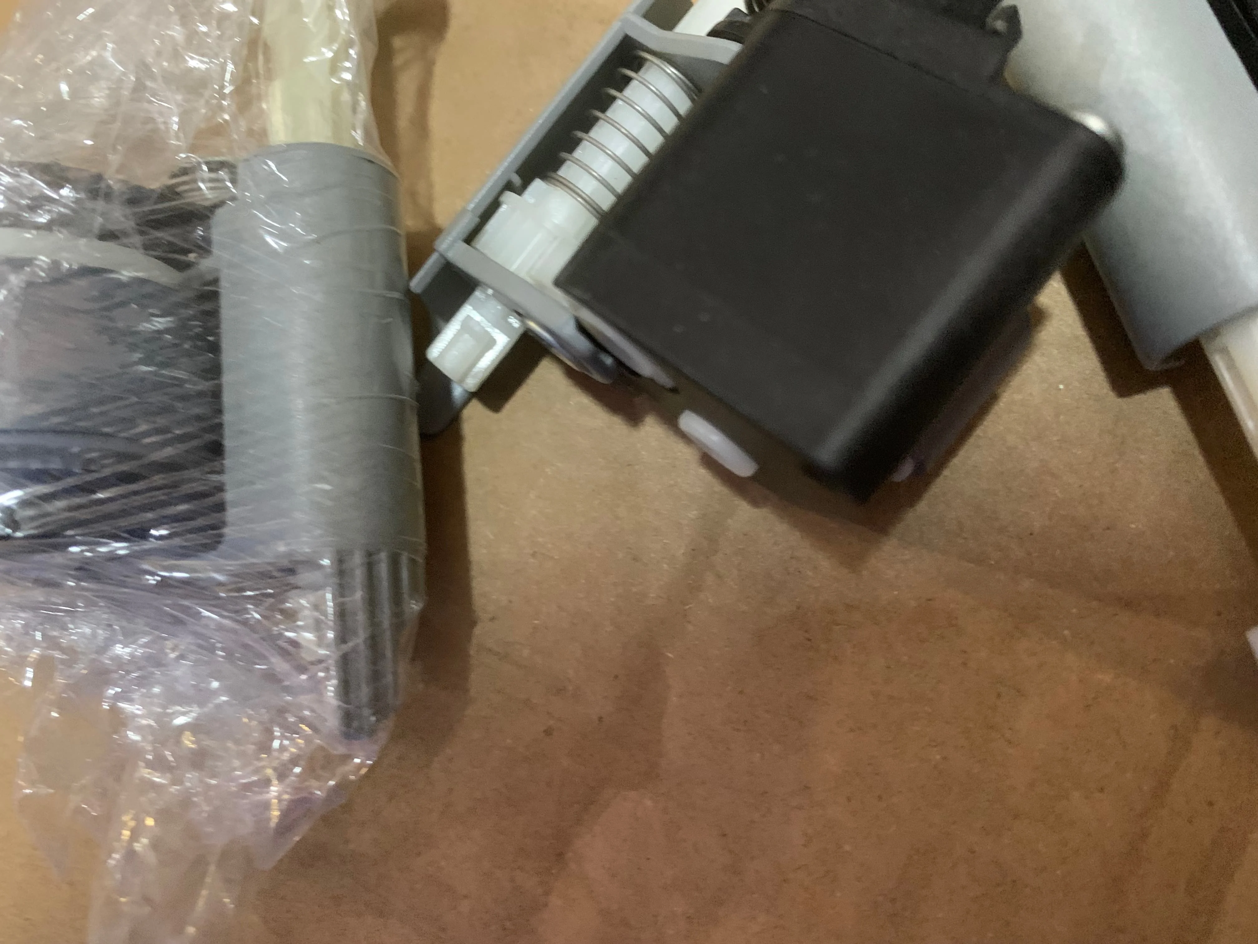 1 оригинальный ролик захвата 1547069 PICK ASSY для Epson L200 L201 L100 L101 T22 ME33 ME330 ME35 ME350 TX120 TX130 SX125 S22 SX130
1 оригинальный ролик захвата 1547069 PICK ASSY для Epson L200 L201 L100 L101 T22 ME33 ME330 ME35 ME350 TX120 TX130 SX125 S22 SX130