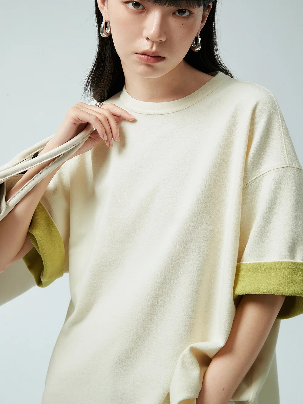 UZZO Модная женская футболка свободного кроя с текстурой и цветовыми блоками, повседневный топ с круглым вырезом, смесь полиэстера и хлопка
UZZO Модная женская футболка свободного кроя с текстурой и цветовыми блоками, повседневный топ с круглым вырезом, смесь полиэстера и хлопка