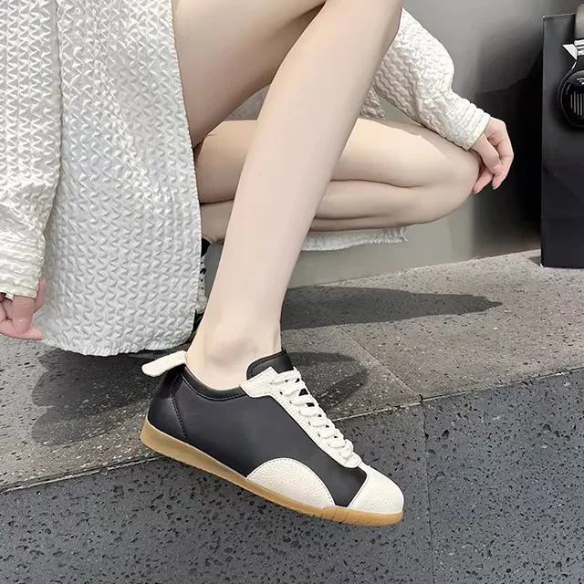 Leather Dequn Shoes Women's Fashionable Flat Bottom Casual Sports Shoes All-match Low Top round Toe Breathable Rubber Outsole
Leather Dequn Shoes Women's Fashionable Flat Bottom Casual Sports Shoes All-match Low Top round Toe Breathable Rubber Outsole