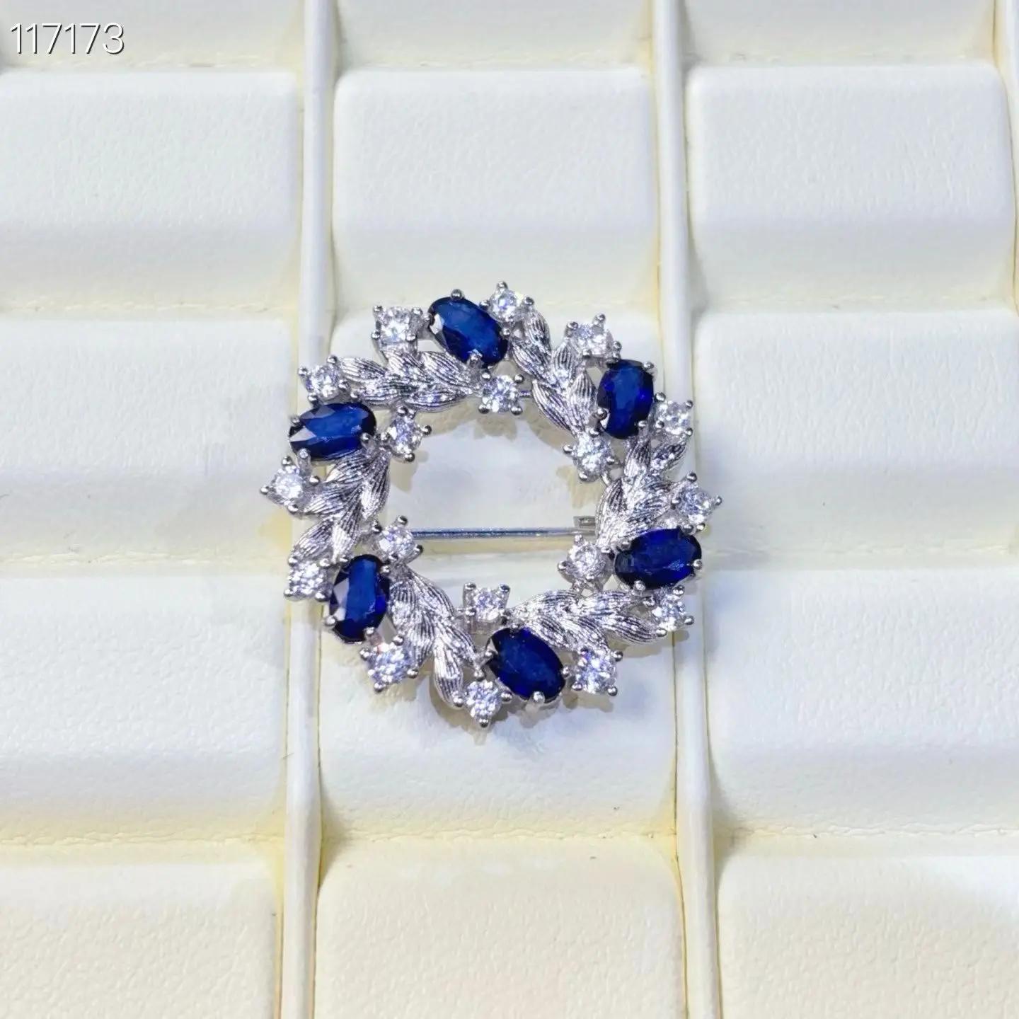Elegant 925 Silver Wreath Brooch Natural Sapphire Brooch for Women 3mm*5mm 1.8ct Genuine Sapphire Silver Jewelry
Elegant 925 Silver Wreath Brooch Natural Sapphire Brooch for Women 3mm*5mm 1.8ct Genuine Sapphire Silver Jewelry