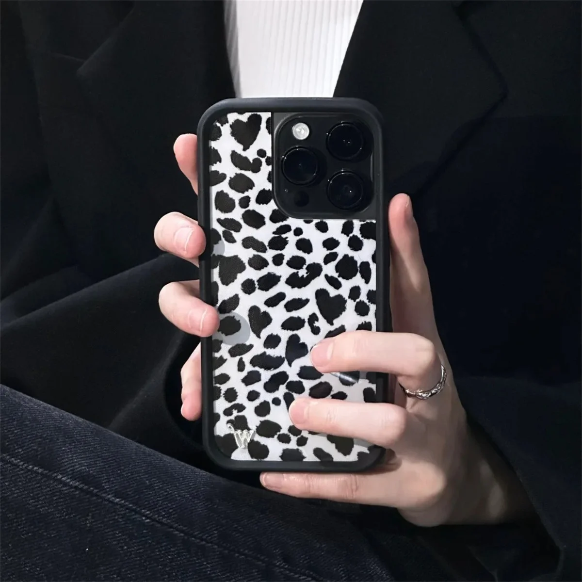 Wildflower 3D WF Metal Logo Phone Case for iPhone 16 15 14 13 12 Pro Max Plus 14pro 16pro Leopard spirit Goddess lip Cover Funda
Wildflower 3D WF Metal Logo Phone Case for iPhone 16 15 14 13 12 Pro Max Plus 14pro 16pro Leopard spirit Goddess lip Cover Funda
