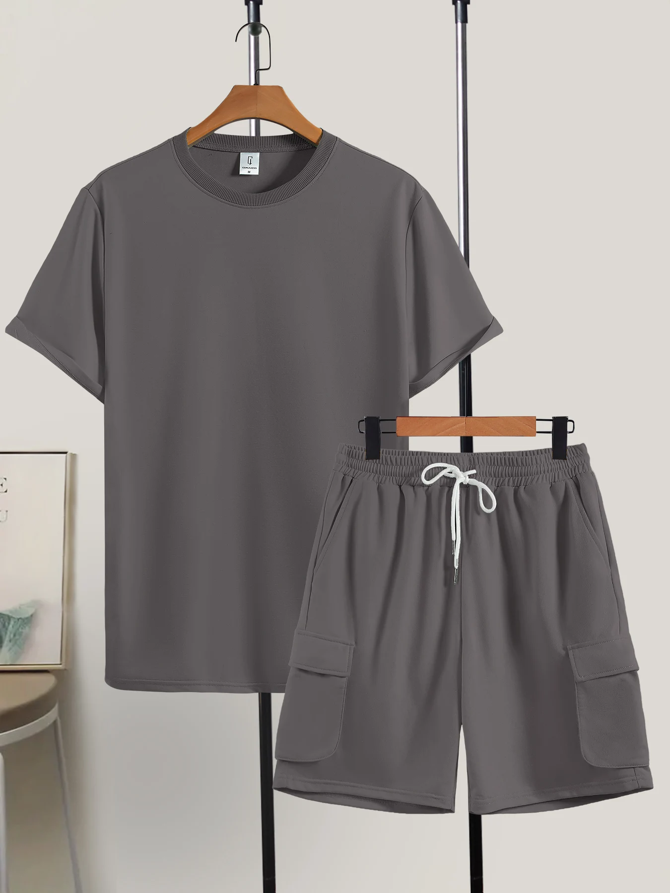 Men's Basic Solid Color Set, Short Sleeve Tee & Elastic Waist Cargo Shorts for Sports & Lounge
Men's Basic Solid Color Set, Short Sleeve Tee & Elastic Waist Cargo Shorts for Sports & Lounge