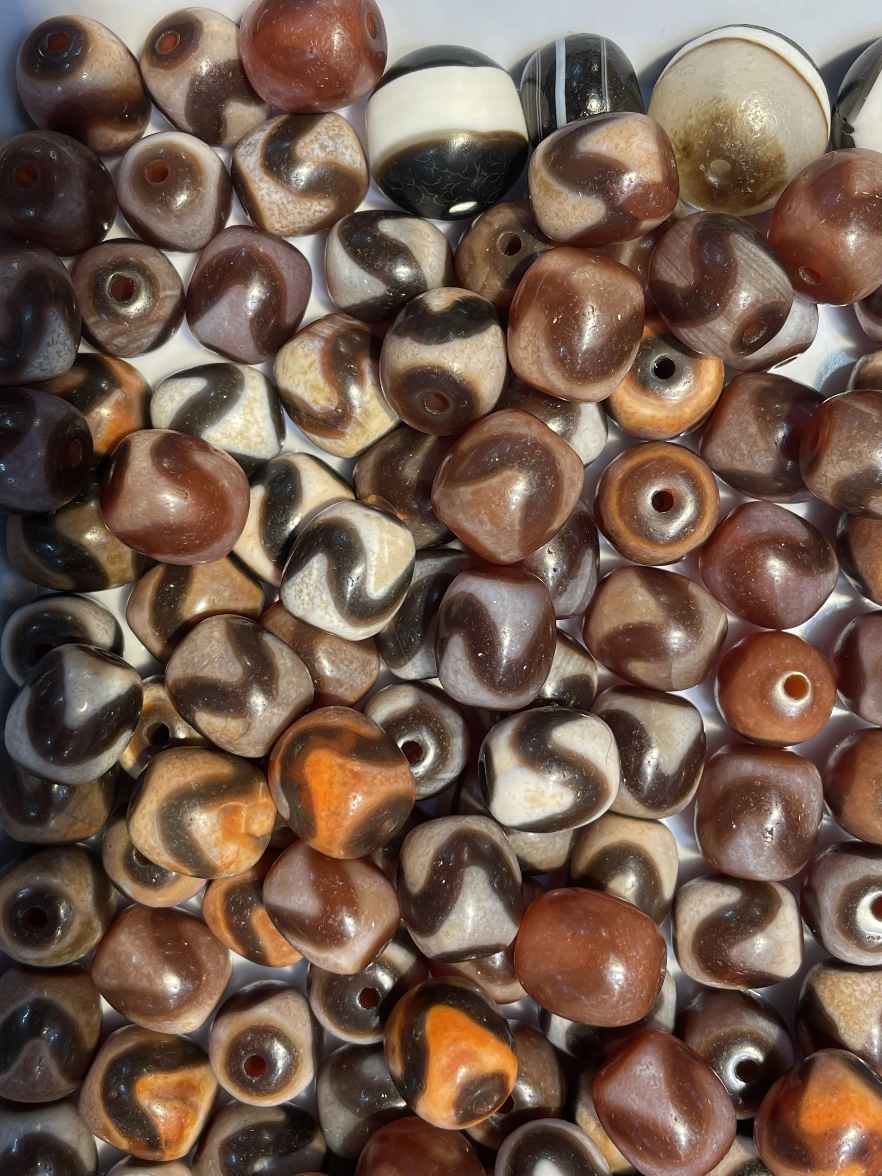 Set Lot of 10 PCS Energy Tibetan Old Agate Tiger Tooth dZi Bead For Jewelry Making 2022 Amulet UPD1104A23 Whole Sale
Set Lot of 10 PCS Energy Tibetan Old Agate Tiger Tooth dZi Bead For Jewelry Making 2022 Amulet UPD1104A23 Whole Sale