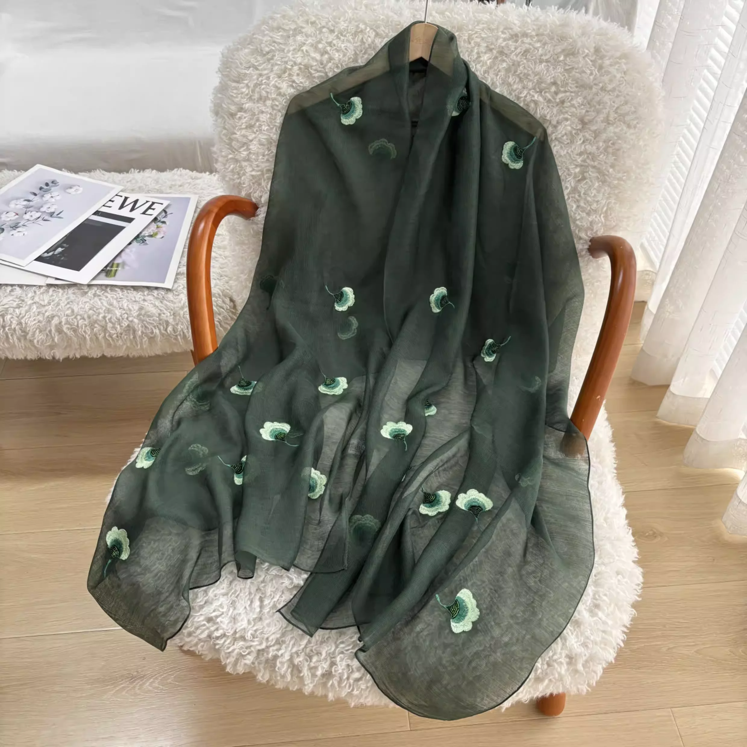 80% Wool 20% Silk Scarf for Women Autumn Winter Ethnic Dark Green Gray Pink Embroidered Neck Scarves Hijab Shoulder Cape
80% Wool 20% Silk Scarf for Women Autumn Winter Ethnic Dark Green Gray Pink Embroidered Neck Scarves Hijab Shoulder Cape