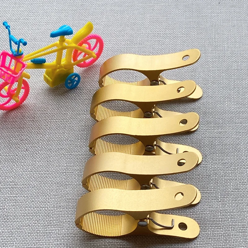 1PCS Aluminium Alloy Hanger Clips Towel Clothes Pin Beach Sunbed Sheet Drying Clothes Pegs Laundry Scarf Ring Hanger Belt Rack
1PCS Aluminium Alloy Hanger Clips Towel Clothes Pin Beach Sunbed Sheet Drying Clothes Pegs Laundry Scarf Ring Hanger Belt Rack