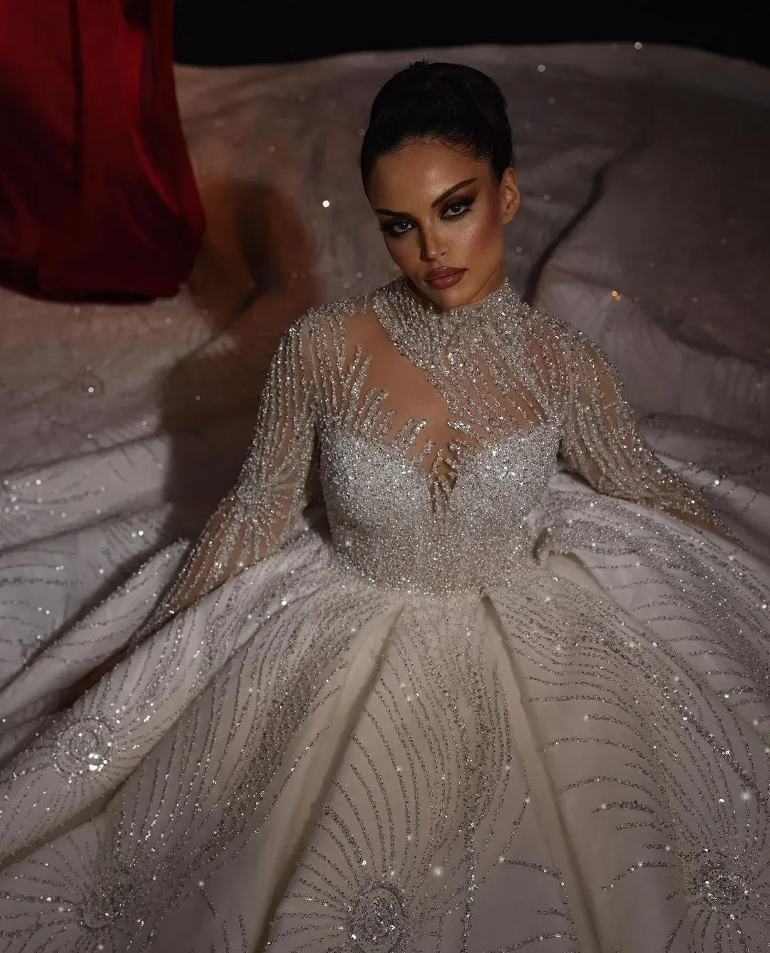 Customized High Collar Handwork Heavy Sequins Beads Ballgown Full Sleeve Wedding Dress Robe De Mariée Puffy Luxury Bridal Gown
Customized High Collar Handwork Heavy Sequins Beads Ballgown Full Sleeve Wedding Dress Robe De Mariée Puffy Luxury Bridal Gown