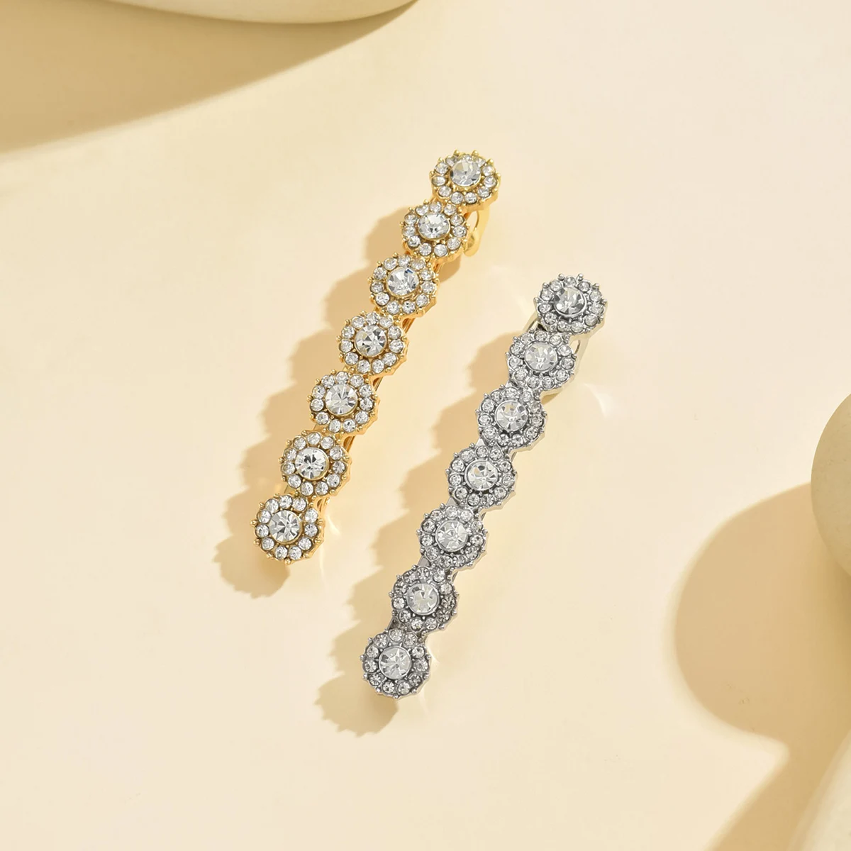 1pc court-style hair clips with diamonds and elegant spring clips are perfect for daily dates
1pc court-style hair clips with diamonds and elegant spring clips are perfect for daily dates