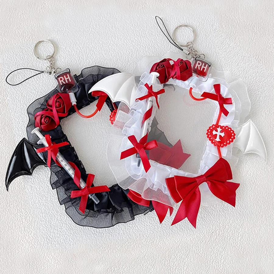 1Pc Cultural and Creative Vampire Photo Card Holder, with a Chain to Hang on a Backpack, Bat Wings, Bow, Two-Dimensional Cartoon Anime Game Character Peripheral Card Display Holder, Celebrity Small Card Support Fan Circle Decoration Card Holder
1Pc Cultural and Creative Vampire Photo Card Holder, with a Chain to Hang on a Backpack, Bat Wings, Bow, Two-Dimensional Cartoon Anime Game Character Peripheral Card Display Holder, Celebrity Small Card Support Fan Circle Decoration Card Holder