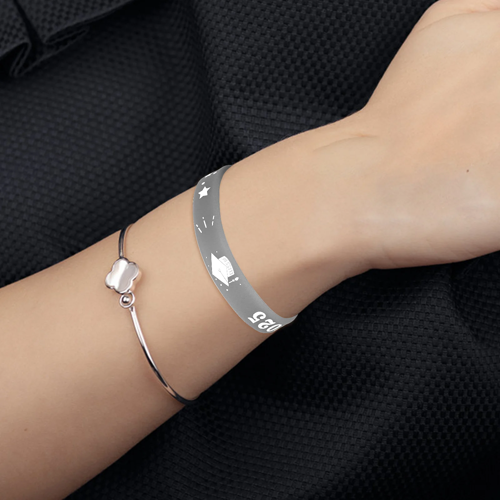 24 шт. выпускной браслет дружбы силиконовый подарок для выпускного вечера серебряные браслеты оптом
24 шт. выпускной браслет дружбы силиконовый подарок для выпускного вечера серебряные браслеты оптом