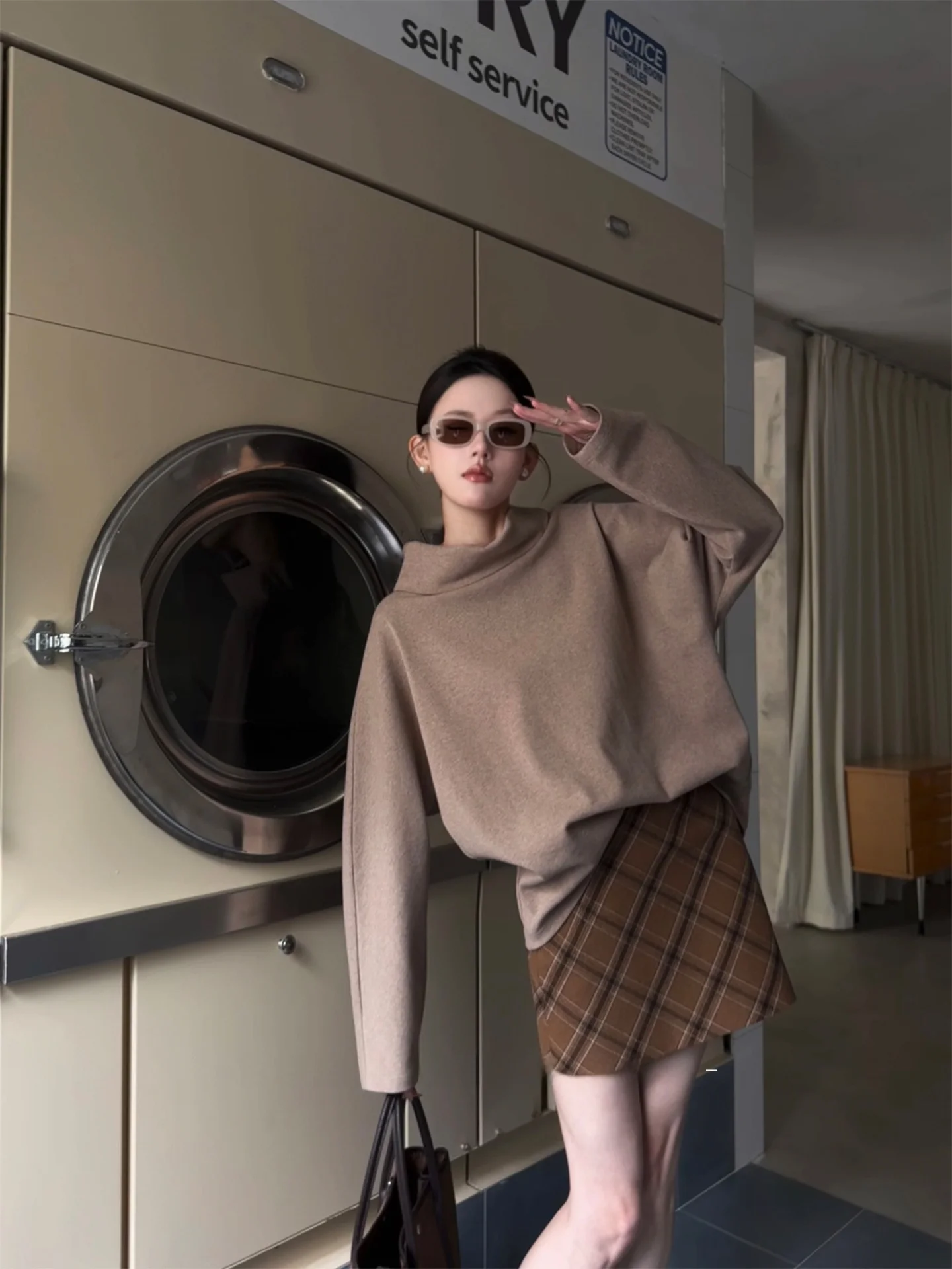 LUHE Crane Encounter, осенне-зимний вязаный женский топ с высоким воротником и клетчатая юбка, комплект, повседневный длинный наряд све
LUHE Crane Encounter, осенне-зимний вязаный женский топ с высоким воротником и клетчатая юбка, комплект, повседневный длинный наряд све