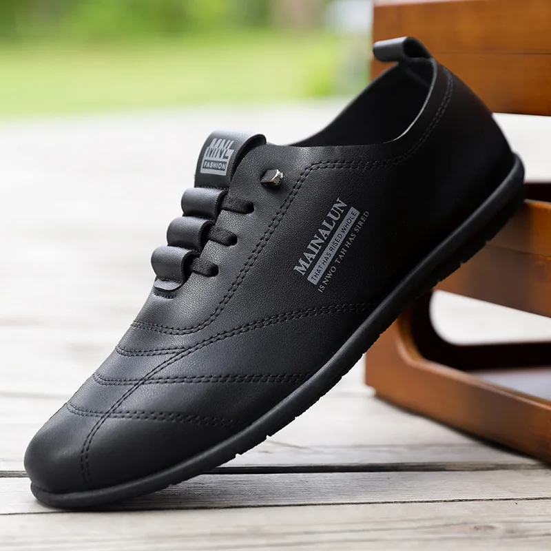 Men's Leather Casual Sports Shoes Soft Soles Trendy Board Shoes Comfortable Breathable Versatile Footwear
Men's Leather Casual Sports Shoes Soft Soles Trendy Board Shoes Comfortable Breathable Versatile Footwear