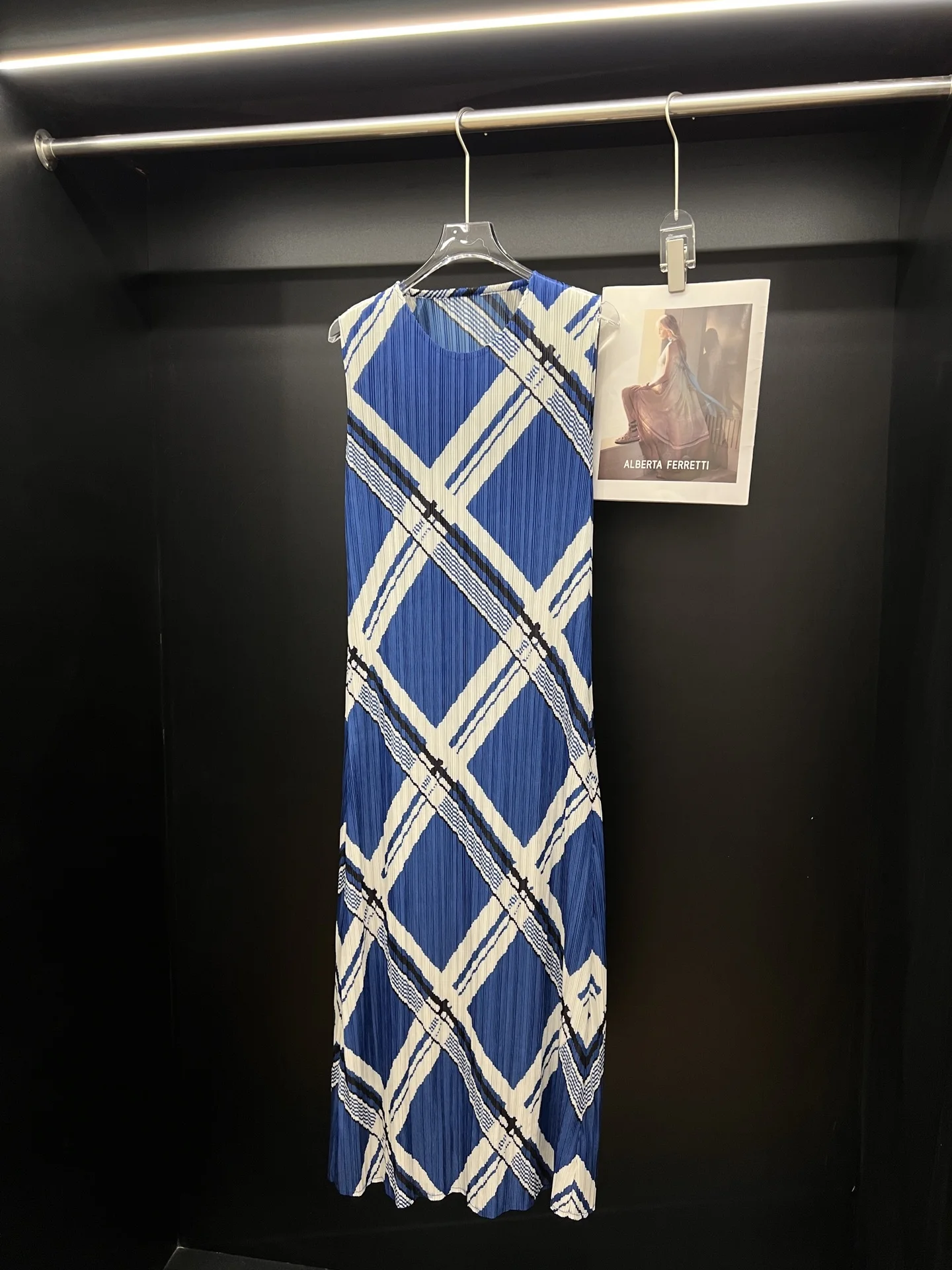 Miyake Pleated Diamond Plaid Dress 2025 Summer New Print Sleeveless Undershirt Versatile Thin A-line Dress
Miyake Pleated Diamond Plaid Dress 2025 Summer New Print Sleeveless Undershirt Versatile Thin A-line Dress