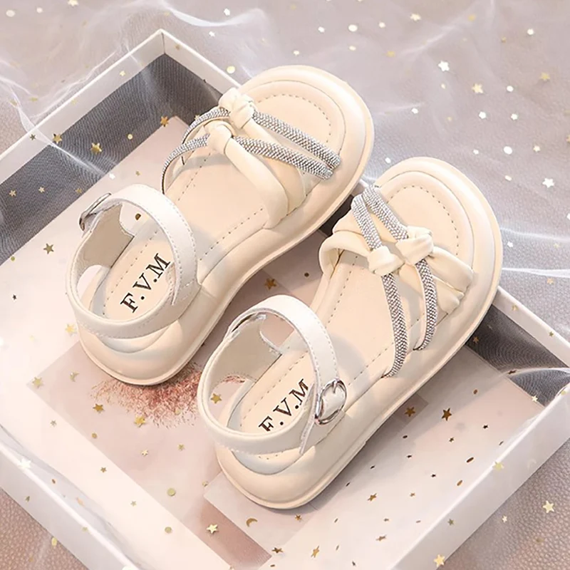 PU Leather Princess Sandals For Girls Luxury Pearl Rhinestone Teenager Girl's Sandals Soft-soled Anti-slippery Kid's Sandals
PU Leather Princess Sandals For Girls Luxury Pearl Rhinestone Teenager Girl's Sandals Soft-soled Anti-slippery Kid's Sandals