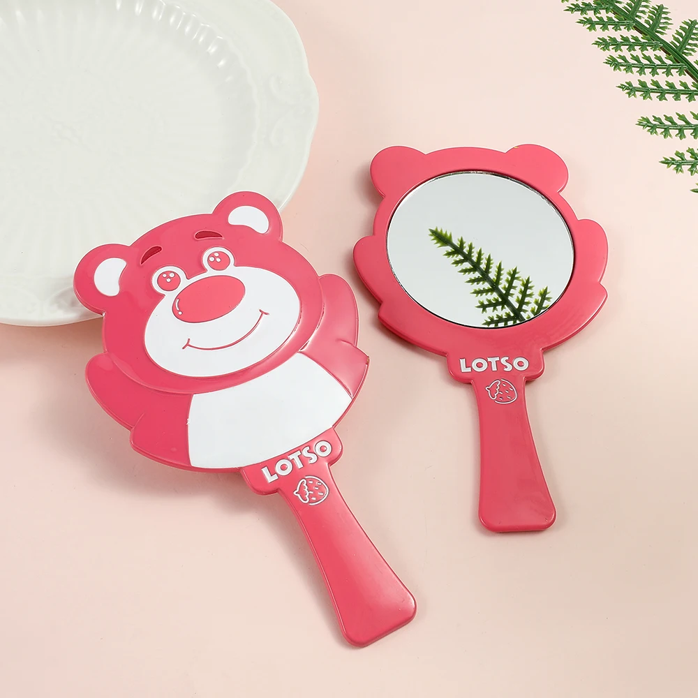 Kawaii Lotso ручное зеркало для макияжа портативные зеркала История игрушек розовый медведь косметическое зеркало для женщин девушек игрушки подарки
Kawaii Lotso ручное зеркало для макияжа портативные зеркала История игрушек розовый медведь косметическое зеркало для женщин девушек игрушки подарки
