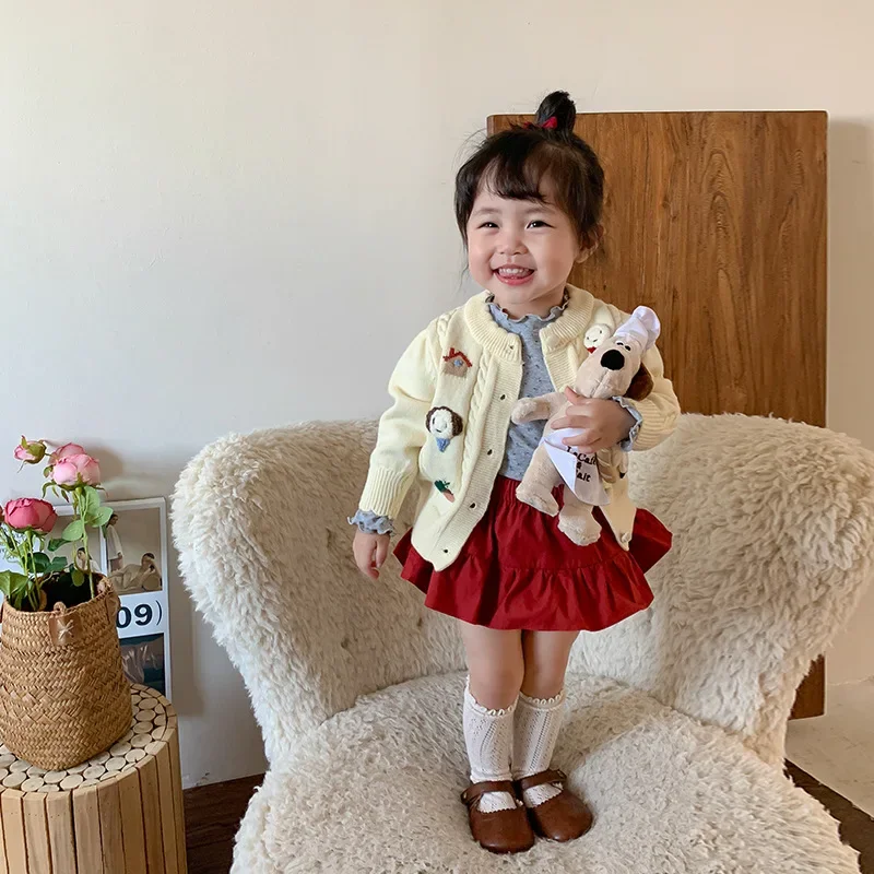 Girls Suits 2024 Autumn New Childrens Clothes Girl Baby Cartoon Sweater Cardigan Base Shirt Cake Skirt Three-piece Set Casual
Girls Suits 2024 Autumn New Childrens Clothes Girl Baby Cartoon Sweater Cardigan Base Shirt Cake Skirt Three-piece Set Casual