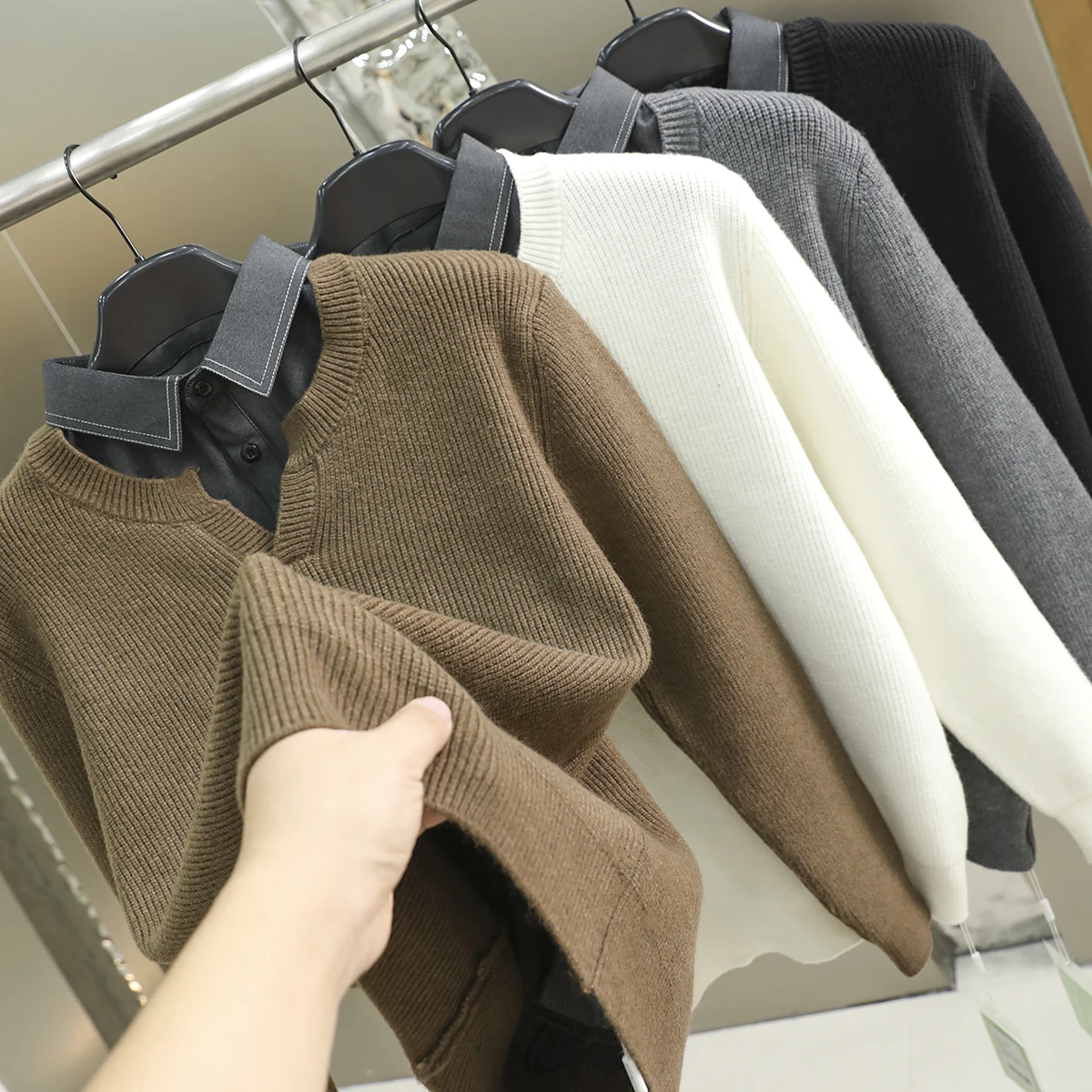 Warm And Smooth Knitted Cardigan Coat for Men Faionable Autumn Winter Outerwear Gentleman Old Money Sle Fake Two-Piece
Warm And Smooth Knitted Cardigan Coat for Men Faionable Autumn Winter Outerwear Gentleman Old Money Sle Fake Two-Piece