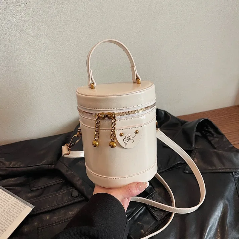 New in 2025! High-end Women's Bucket Bag. Popular, Portable and Niche Design, Ideal Versatile Messenger Shoulder Bag
New in 2025! High-end Women's Bucket Bag. Popular, Portable and Niche Design, Ideal Versatile Messenger Shoulder Bag