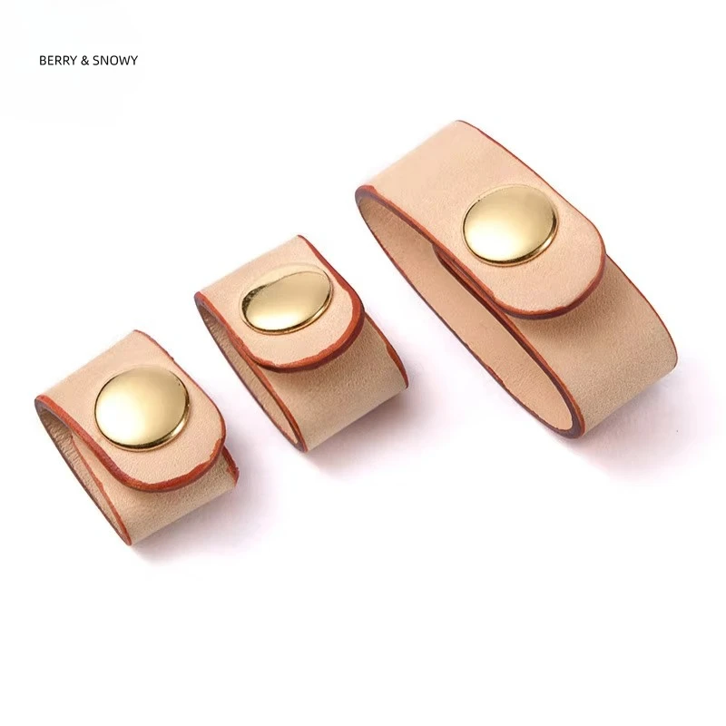 Berry&Snowy Color Changing Vegetable Tanned Vachetta Leather Buckle High-Quality Tote Bag Fixing Clips Hand Carry Replacement Ac
Berry&Snowy Color Changing Vegetable Tanned Vachetta Leather Buckle High-Quality Tote Bag Fixing Clips Hand Carry Replacement Ac