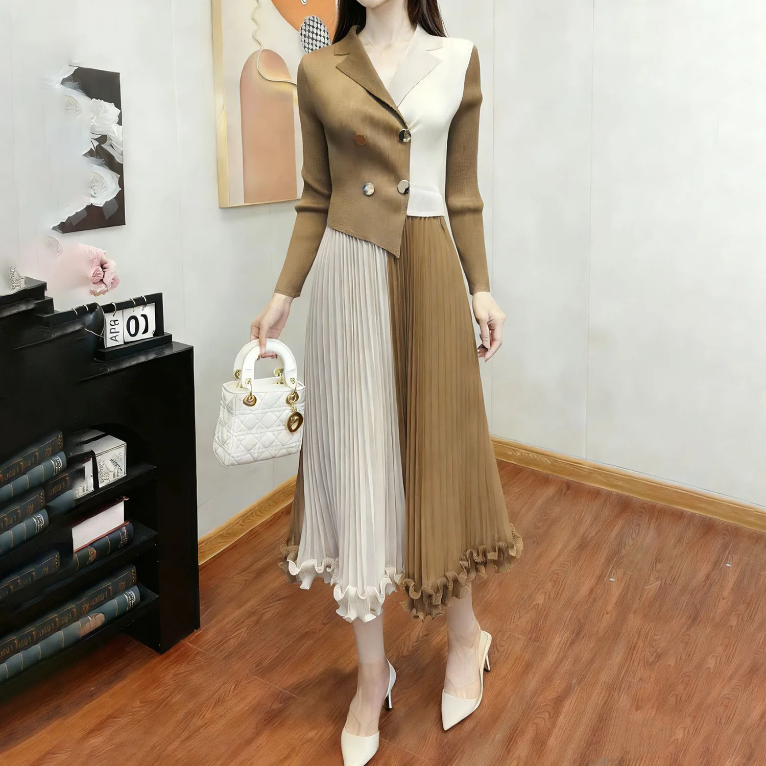 Miyake Pleated 2026 Spring/Summer Dress Long Sleeve Waist Clashing Color Fishbone Pleated Skirt Fashion Medium Long Skirt Pleat
Miyake Pleated 2026 Spring/Summer Dress Long Sleeve Waist Clashing Color Fishbone Pleated Skirt Fashion Medium Long Skirt Pleat