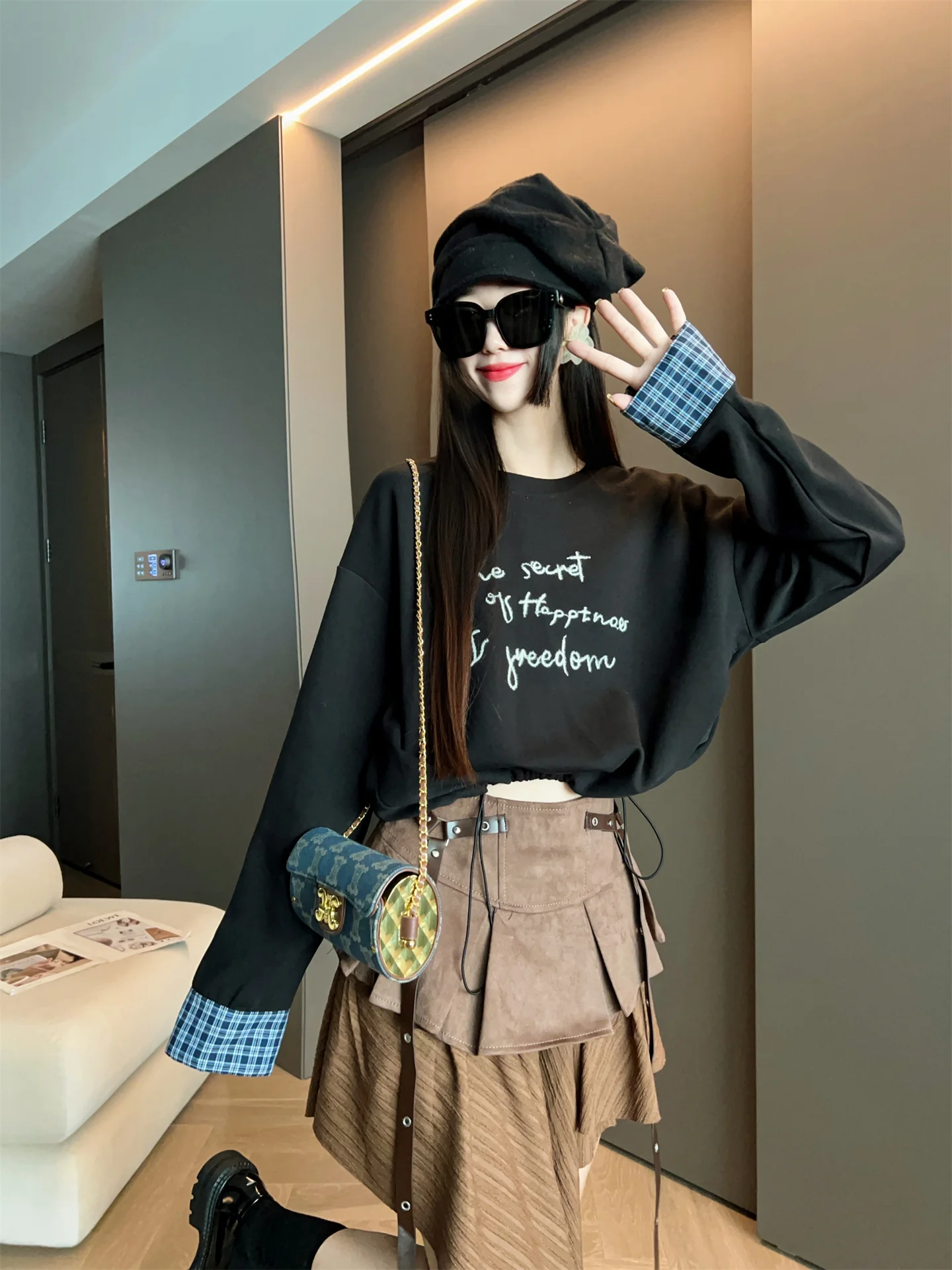 Модный утягивающий свитшот для женщин, ранняя осень 2025, новая свободная повседневная универсальная футболка с эффектом двухслойности, женская футболка
Модный утягивающий свитшот для женщин, ранняя осень 2025, новая свободная повседневная универсальная футболка с эффектом двухслойности, женская футболка