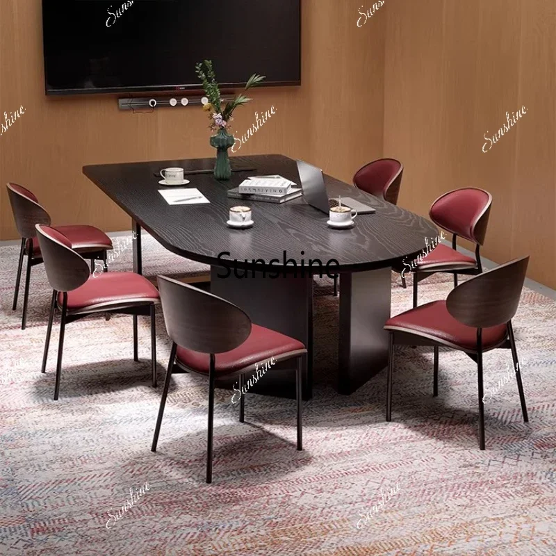 Solid wood high-end atmospheric boss office desk and chair combination
Solid wood high-end atmospheric boss office desk and chair combination