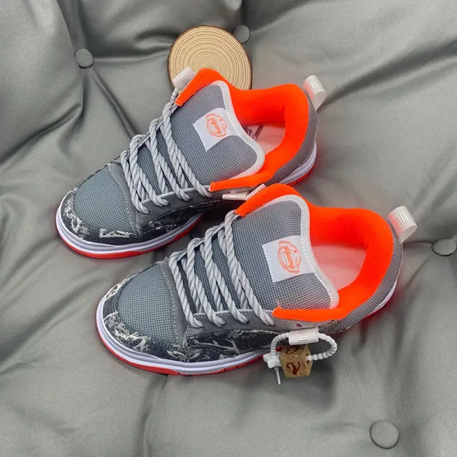 Spring and Autumn Plus Size Men's Casual Sports Sneakers Gray and Orange Color Block Low-Top Unisex Skate Shoes Fashionable and
Spring and Autumn Plus Size Men's Casual Sports Sneakers Gray and Orange Color Block Low-Top Unisex Skate Shoes Fashionable and