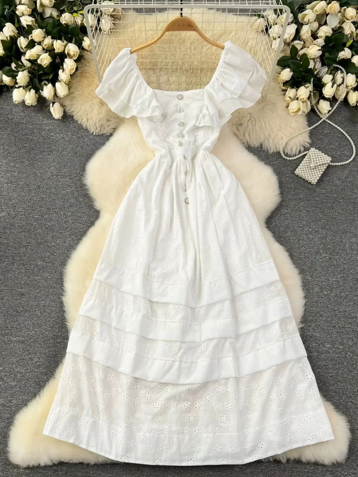 2024 Summer New Fashion White Square Collar Ruffle Edge Dress Women's Slim Fit Backless Hook Flower Hollow Sweet Long Skirt
2024 Summer New Fashion White Square Collar Ruffle Edge Dress Women's Slim Fit Backless Hook Flower Hollow Sweet Long Skirt