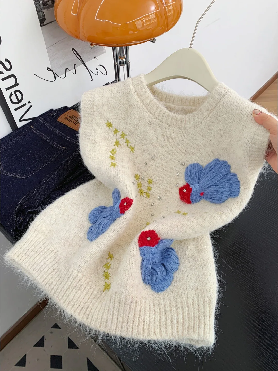Autumn Winter Women's Knitted Embroidered Vest Heavy Bead Hook Flower Embellied Soft round Ne Top Layering Faion
Autumn Winter Women's Knitted Embroidered Vest Heavy Bead Hook Flower Embellied Soft round Ne Top Layering Faion