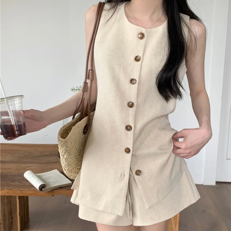 Summer Women Casual Set Elegant Single Breasted Sleeveless Vest With Loose Shorts 2Pcs Suit 2025 New Temperament Ladies Clothes
Summer Women Casual Set Elegant Single Breasted Sleeveless Vest With Loose Shorts 2Pcs Suit 2025 New Temperament Ladies Clothes