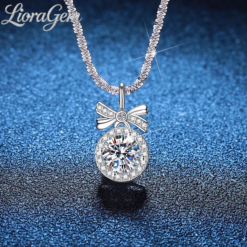 LioraGem 1-Carat Moissanite Starry Sky Necklace, Runaway Princess Moissanite Pendant Necklace Platinum PT950 Stamp
LioraGem 1-Carat Moissanite Starry Sky Necklace, Runaway Princess Moissanite Pendant Necklace Platinum PT950 Stamp