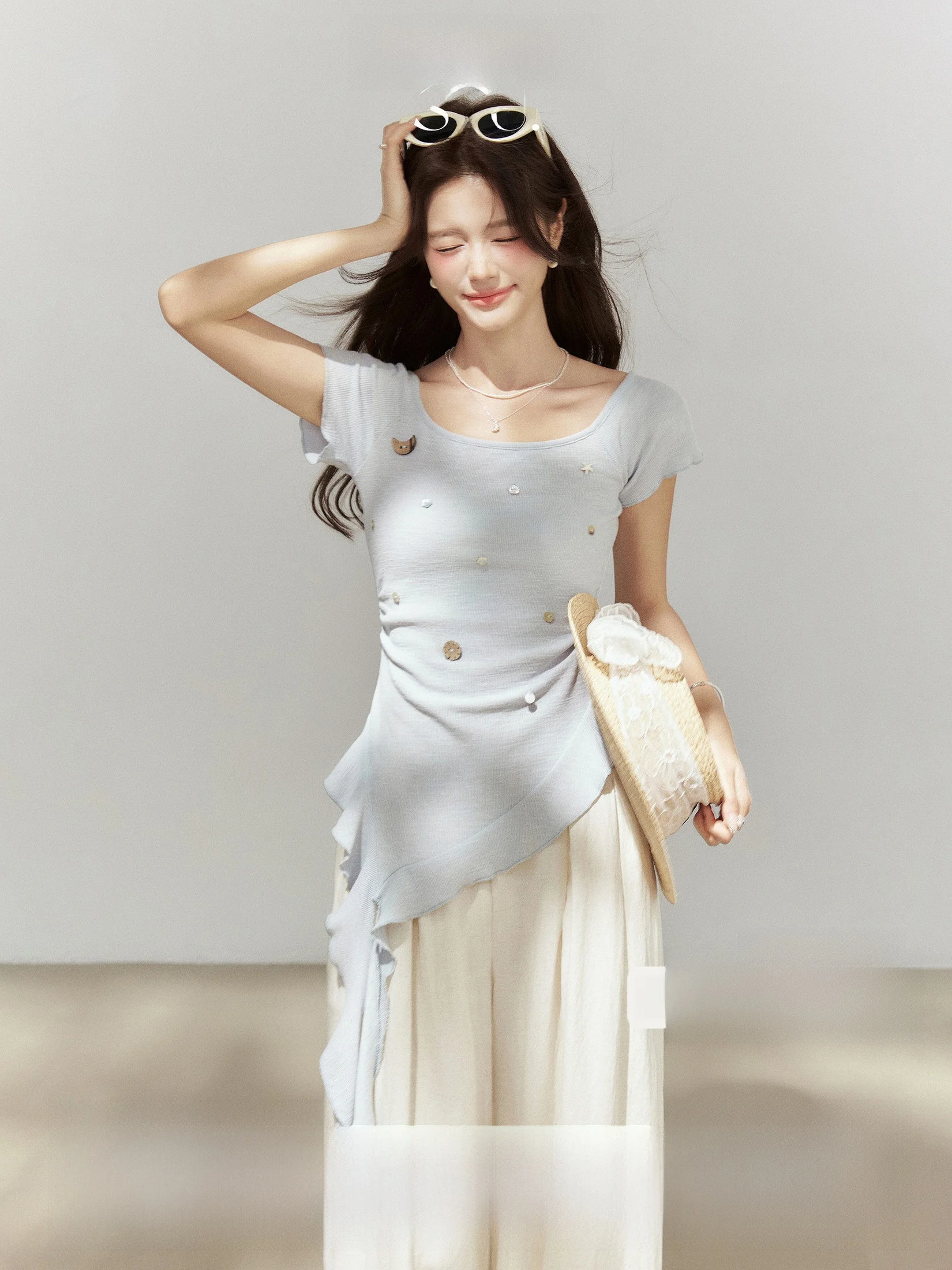 Женская летняя футболка с круглым вырезом, красивая, повседневная, приталенная, модная, летний топ для женщин
Женская летняя футболка с круглым вырезом, красивая, повседневная, приталенная, модная, летний топ для женщин